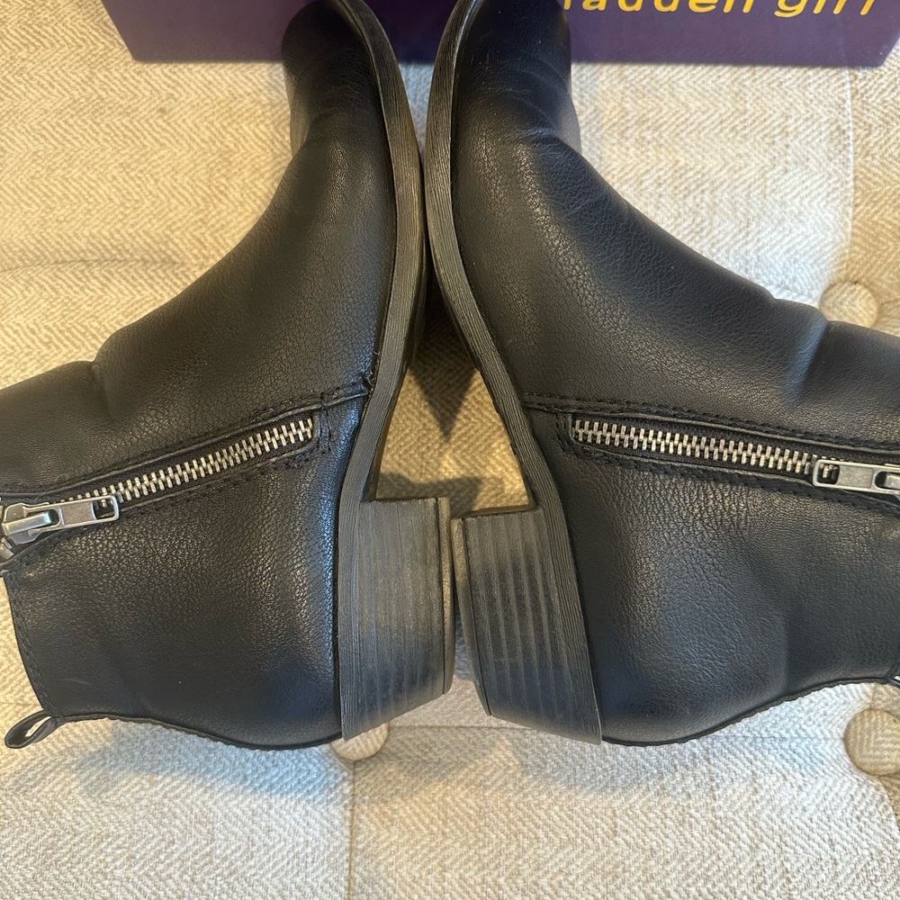 Madden Girl Boleroo Black Ankle Boots size 8.5